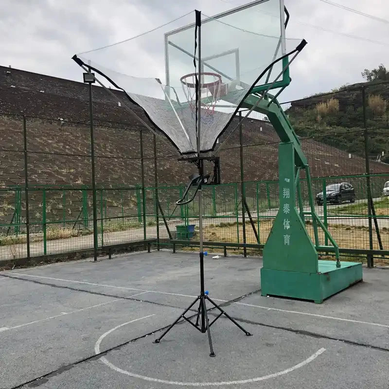 篮球队禁射训练绑在器材室上